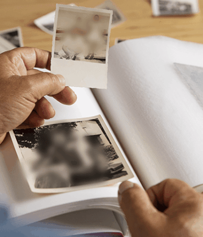 Mulher prova união estável de 20 anos com fotos antigas e registros de noivado